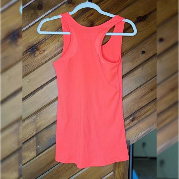 Under Armour heat gear fitted tank top - Picture 2 of 2